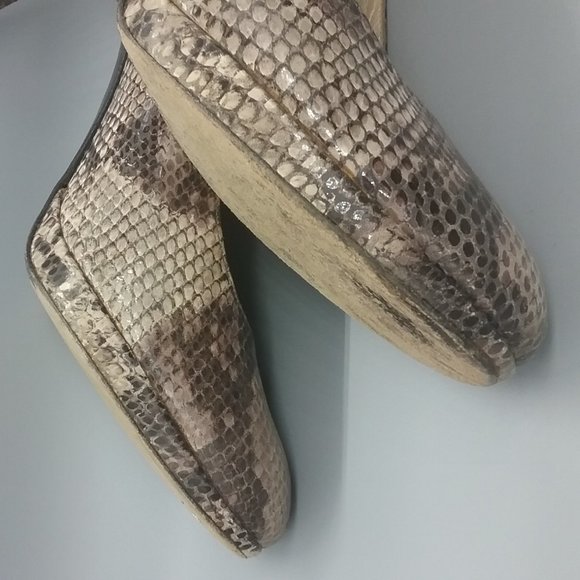 Stuart Weitzman Snake Print Platform Pumps - Picture 12 of 15